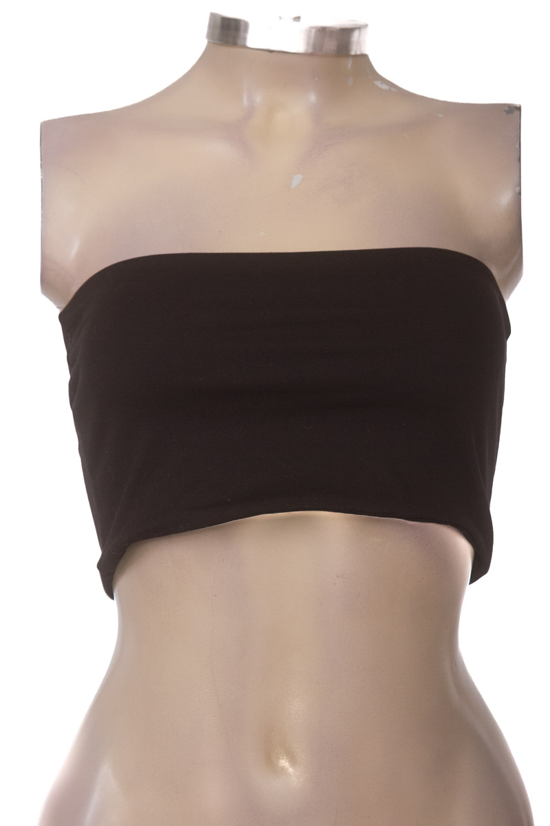 Top / Camiseta color Negro - Closeando