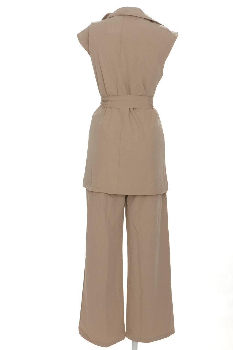 Vestido / Enterizo color Beige - Atributo