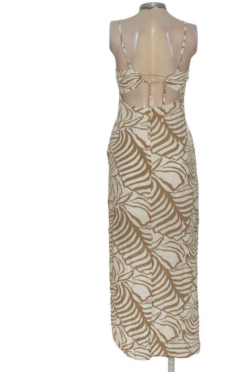 Vestido / Enterizo color Beige - Closeando