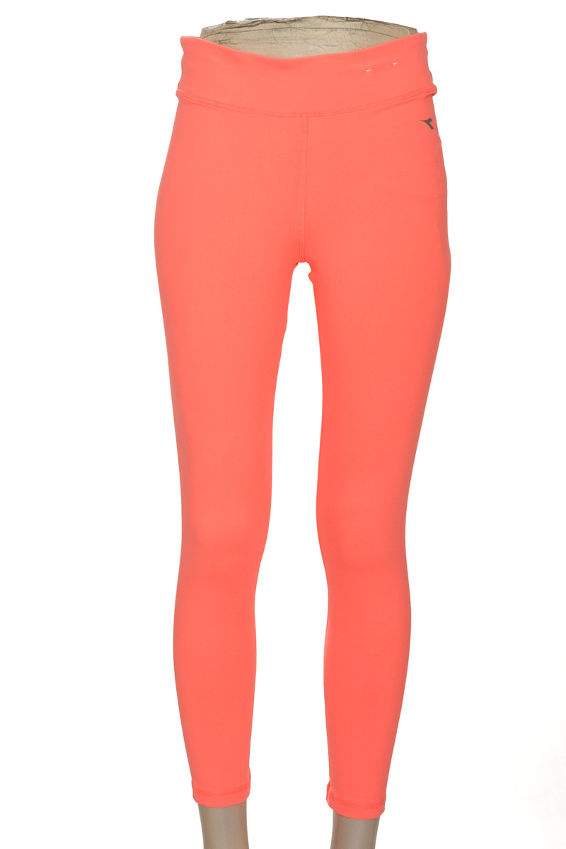 Ropa Deportiva / Salida de Baño color Fucsia - Diadora