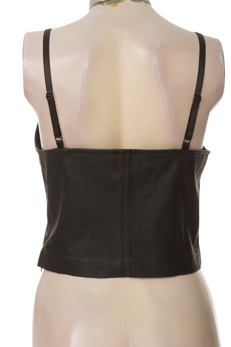 Top / Camiseta color Negro - Zara