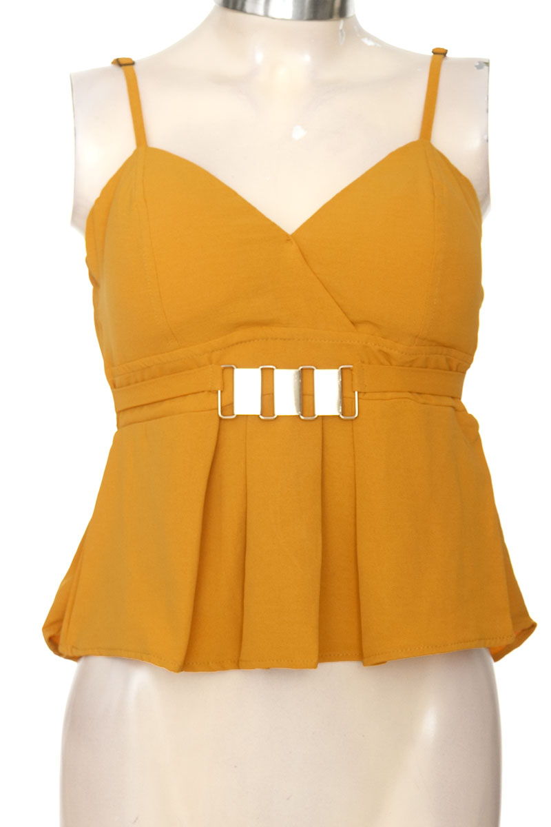 Top / Camiseta color Mostaza - Stylo Femenino