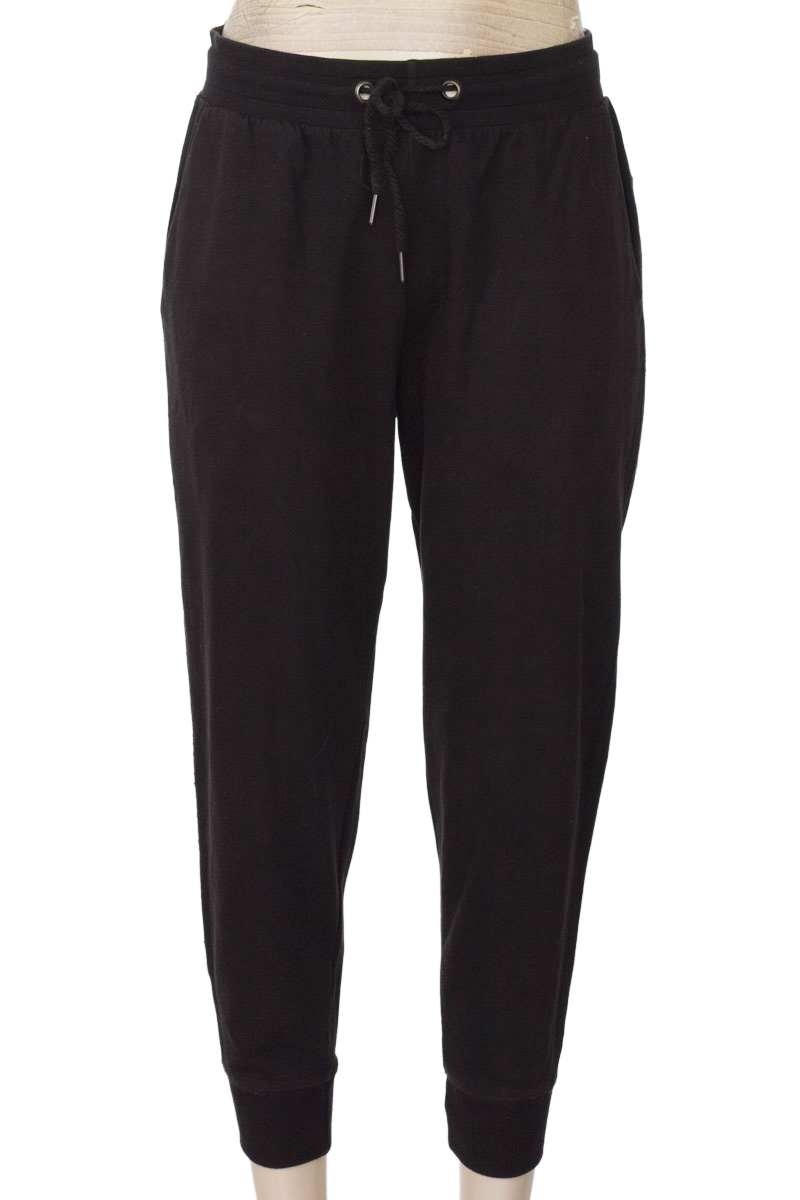 Ropa Deportiva / Salida de Baño color Negro - Closeando