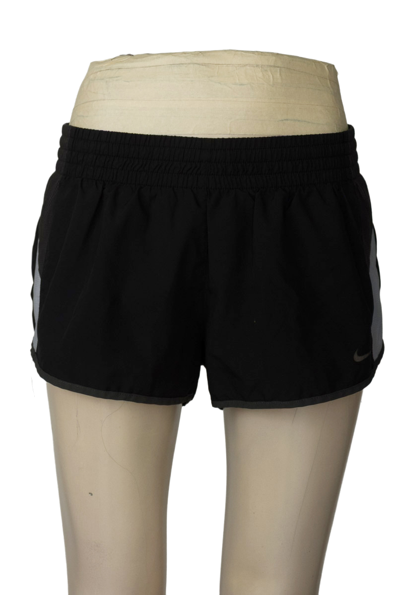 Ropa Deportiva / Salida de Baño color Negro - Nike
