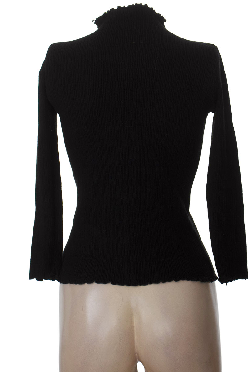 Sweater color Negro - Closeando