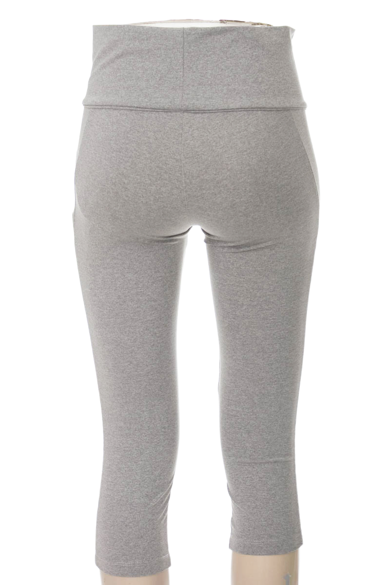 Ropa Deportiva / Salida de Baño color Gris - Gef