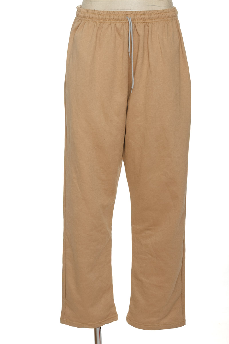 Ropa Deportiva color Beige - Closeando