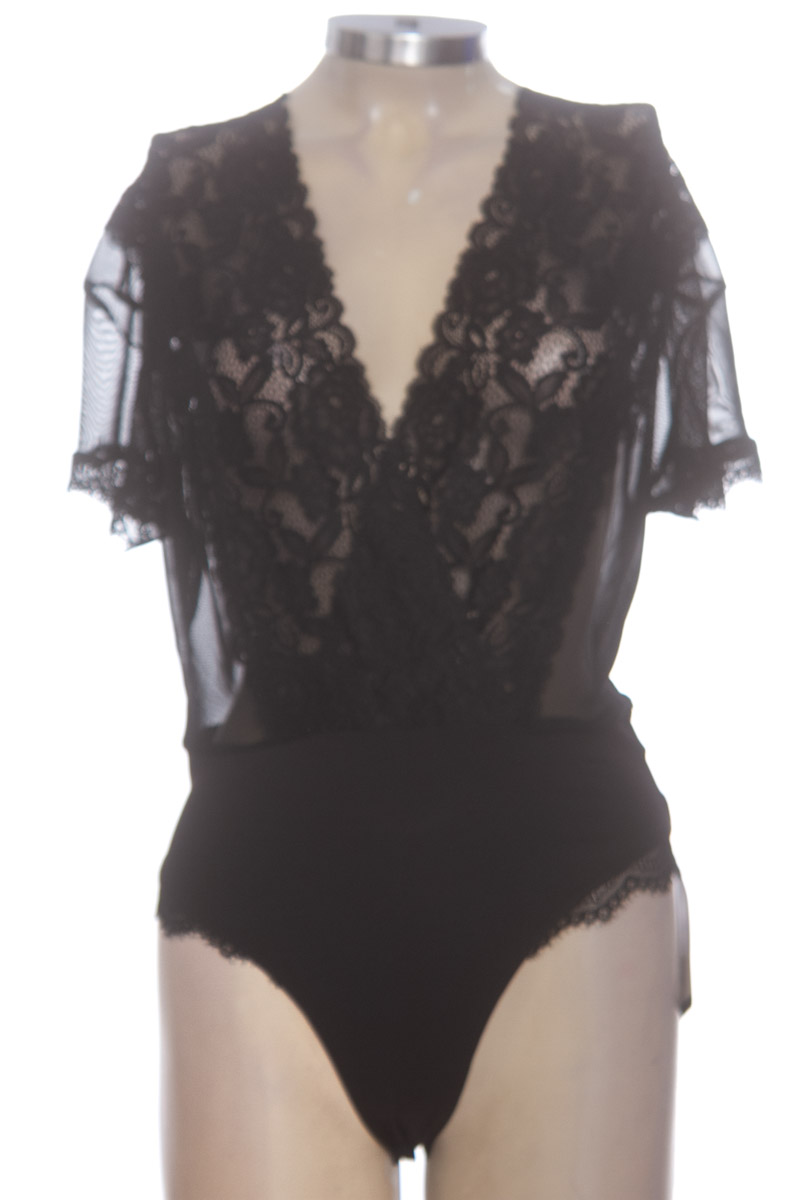 Top / Camiseta color Negro - ANEWSTA