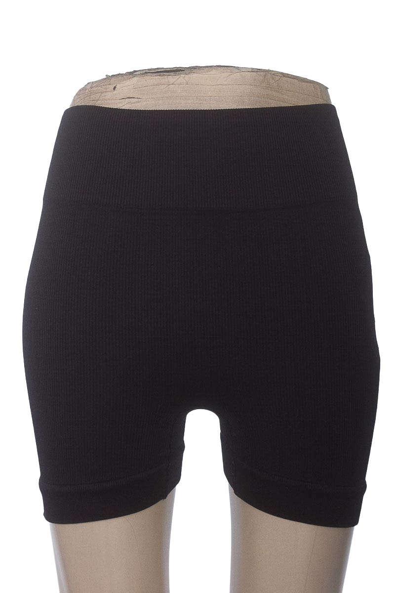 Ropa Deportiva / Salida de Baño color Negro - Closeando