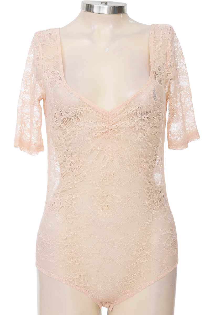 Top / Camiseta color Rosado - Zara