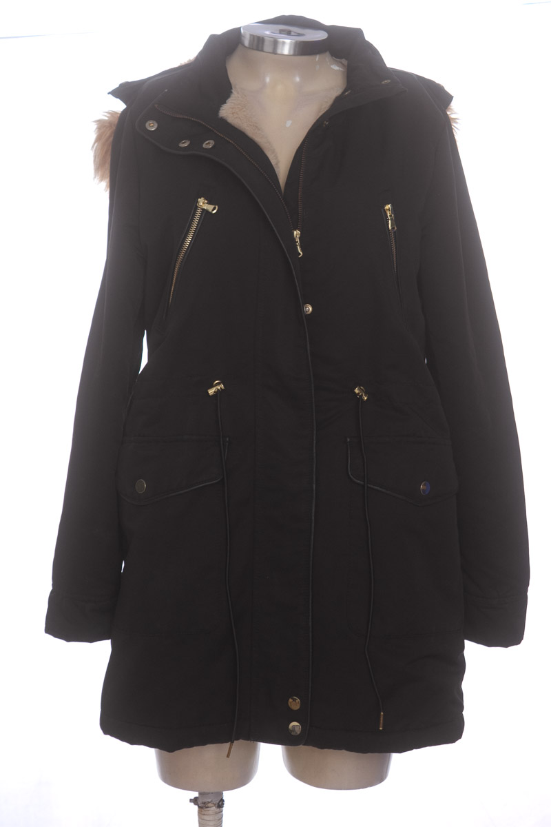 Chaqueta / Abrigo color Negro - Stradivarius