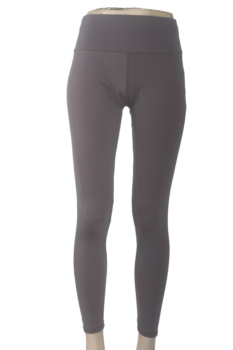 Ropa Deportiva / Salida de Baño color Gris - Closeando