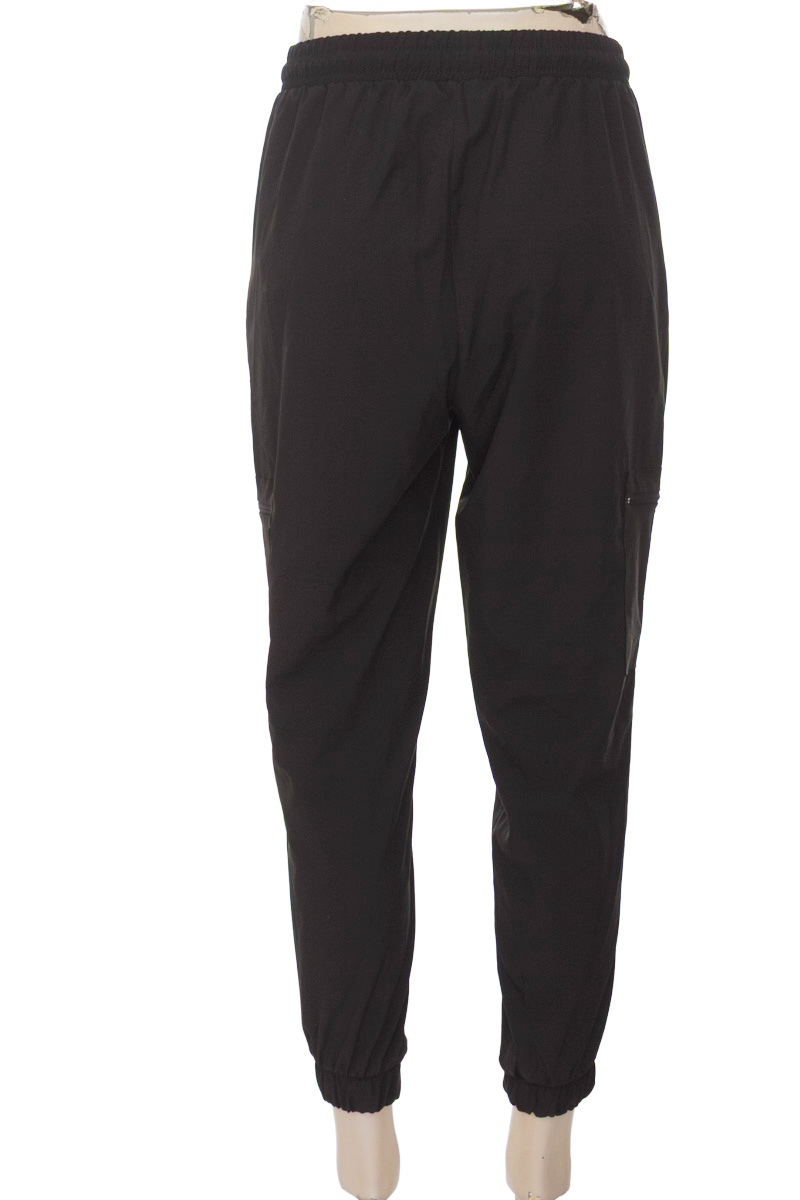 Ropa Deportiva / Salida de Baño color Negro - Ostu