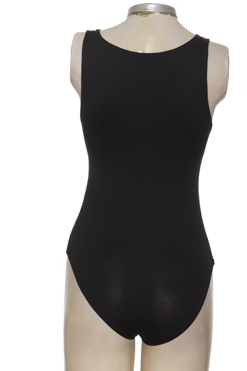 Top / Camiseta color Negro - Stradivarius