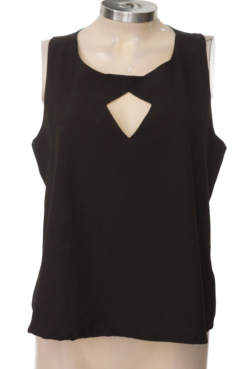 Top / Camiseta color Negro - Closeando