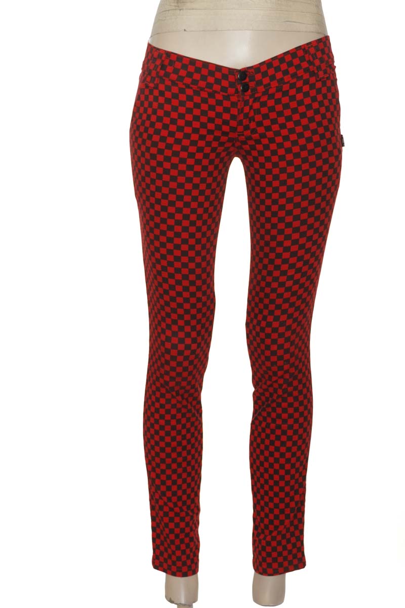 Pantalones color Rojo - Closeando