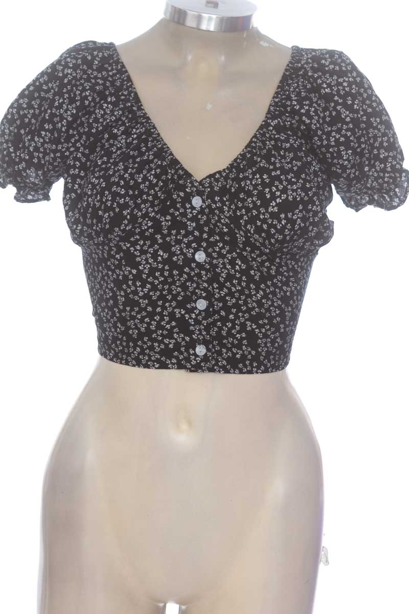 Top / Camiseta color Negro - Closeando