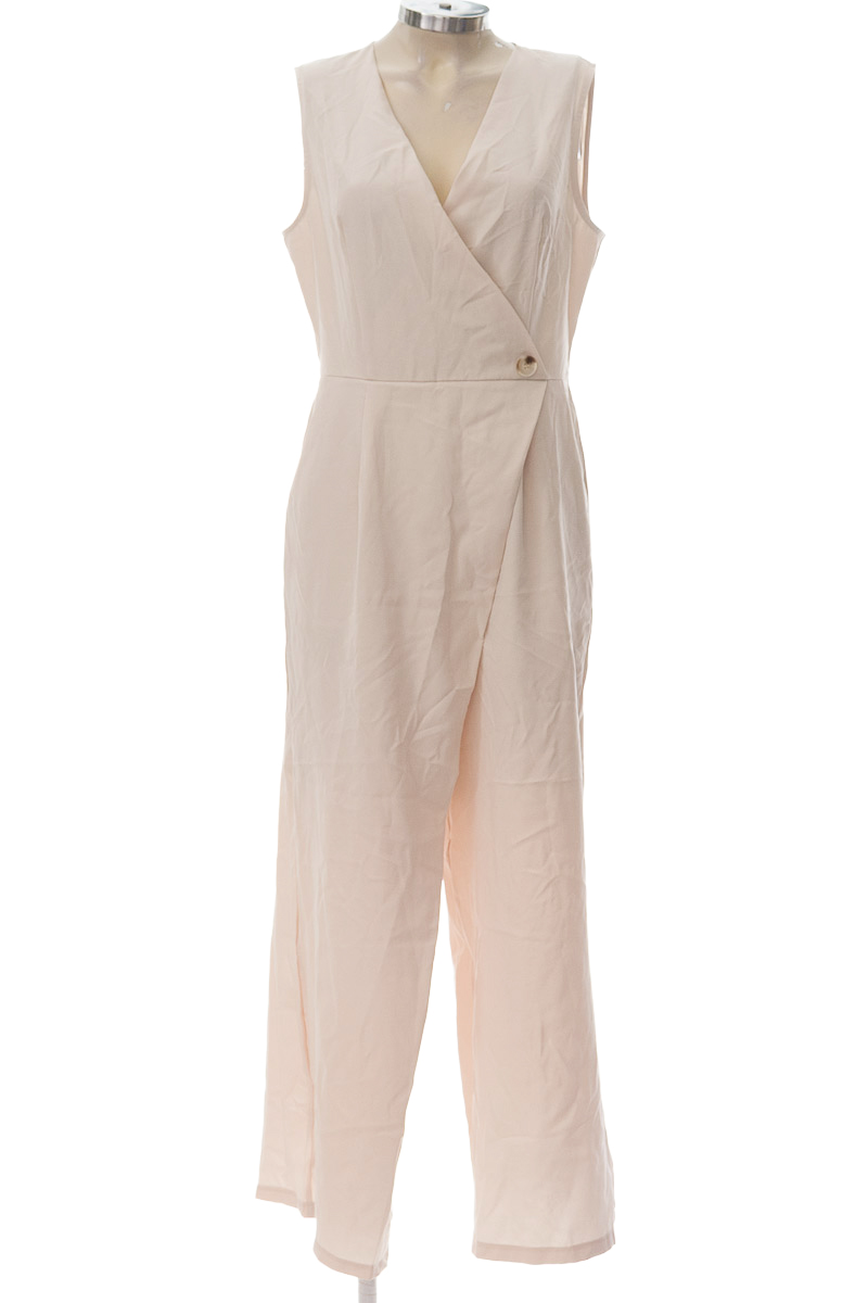 Vestido / Enterizo color Beige - Closeando