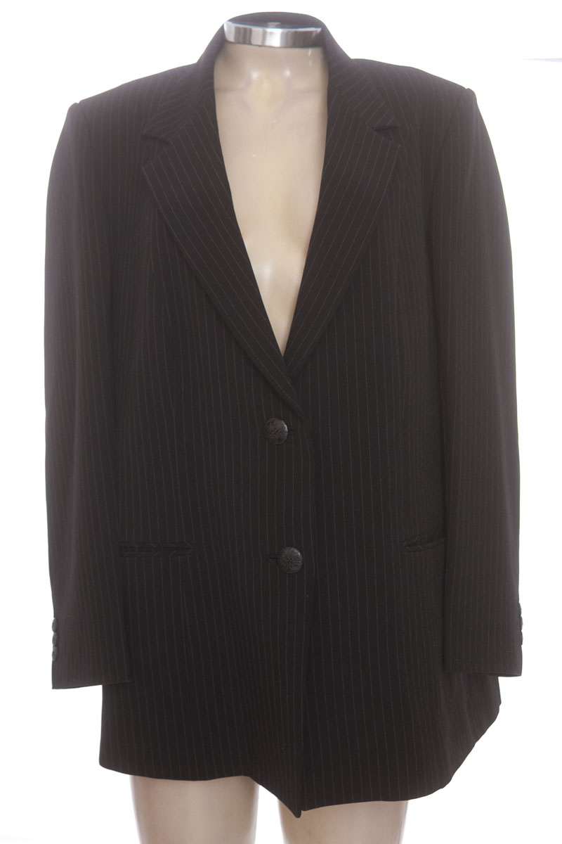 Chaqueta / Abrigo color Negro - Closeando