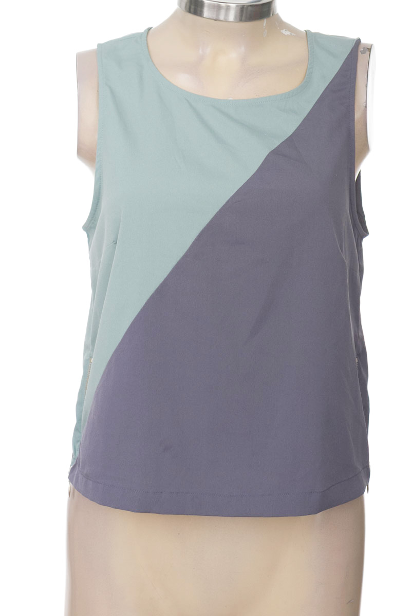 Top / Camiseta color Gris - Banana Republic
