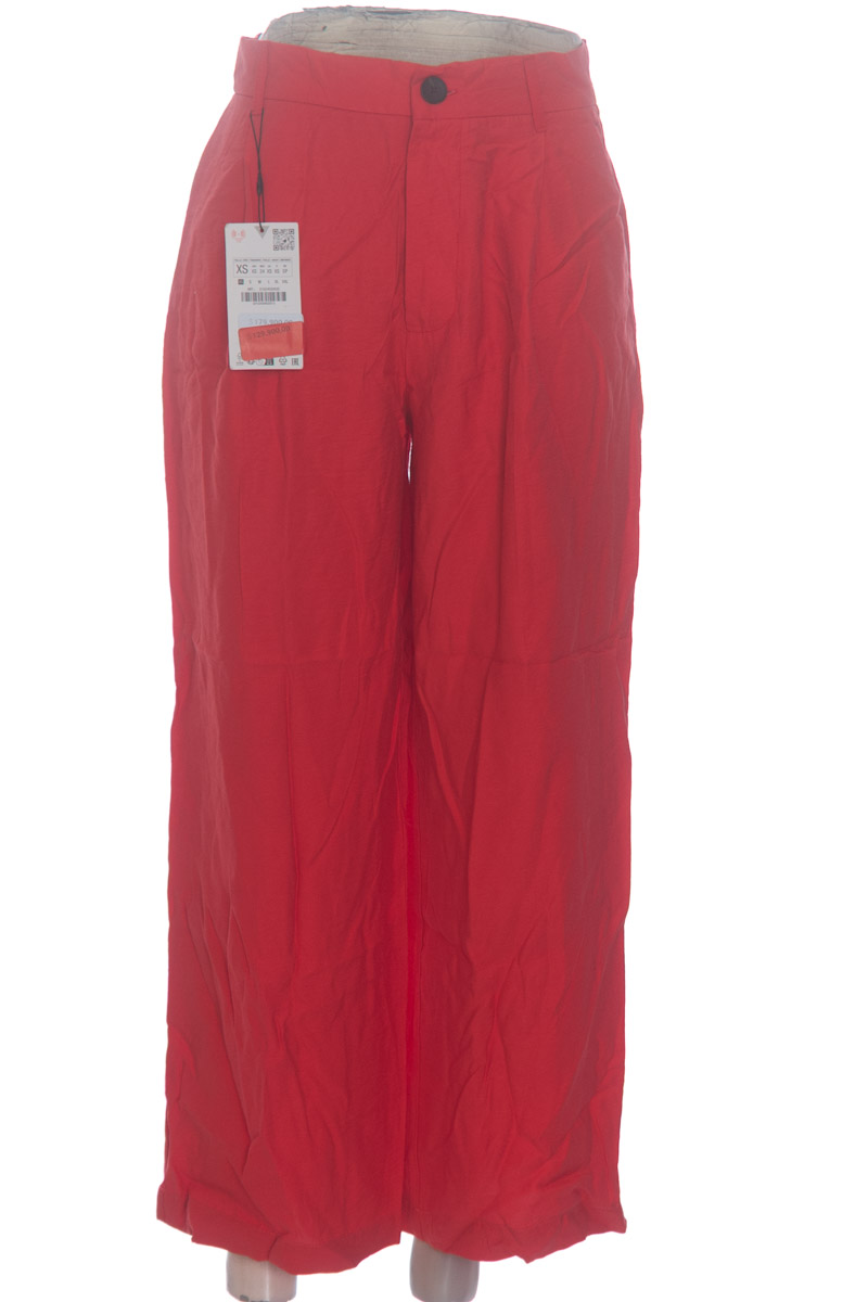 Pantalones color Rojo - Zara