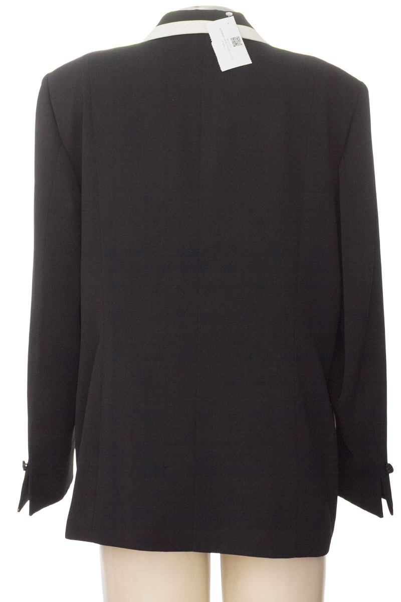 Chaqueta / Abrigo color Negro - Closeando