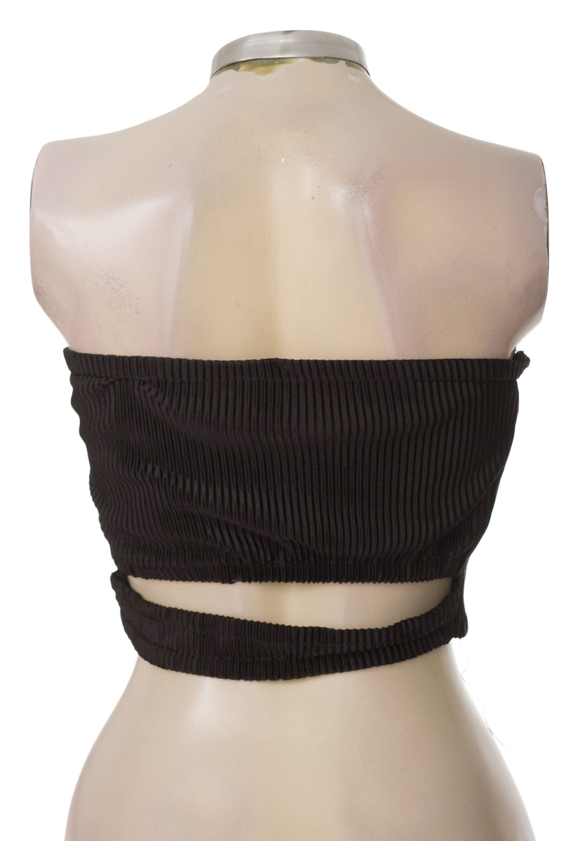 Top / Camiseta color Negro - Closeando