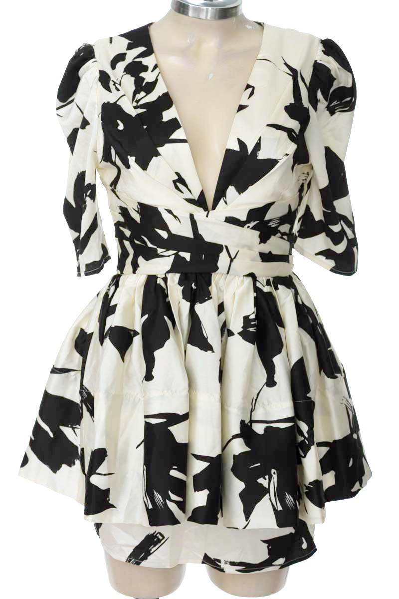 Vestido / Enterizo color Beige - Luxxel