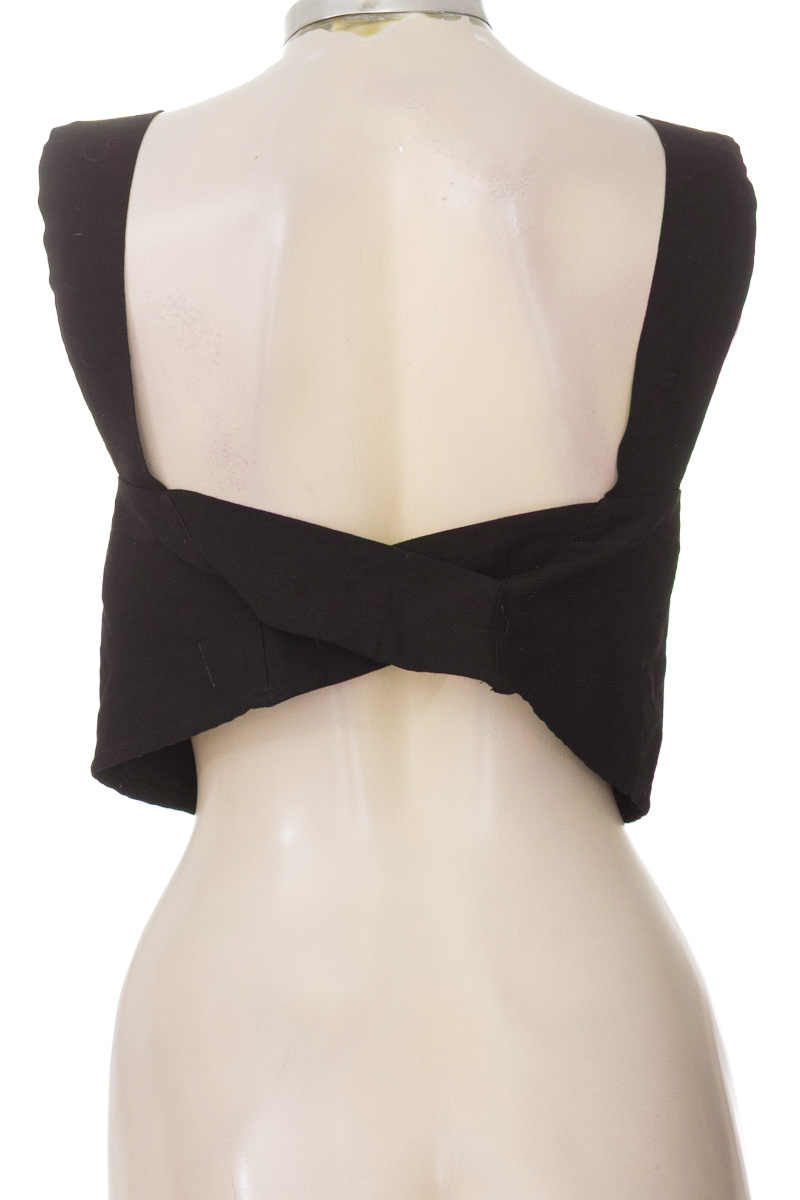 Top / Camiseta color Negro - Closeando