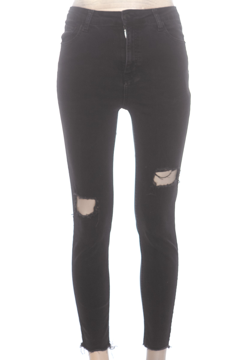 Pantalones color Negro - Stradivarius