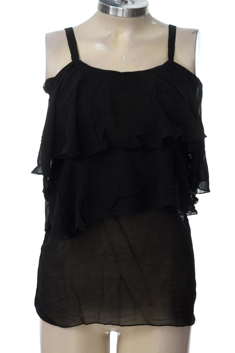 Top / Camiseta color Negro - Closeando