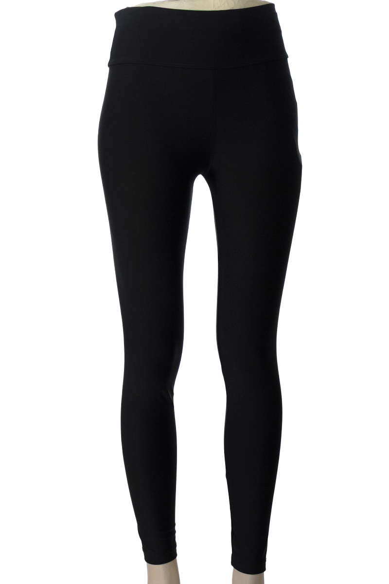 Ropa Deportiva / Salida de Baño color Negro - Closeando