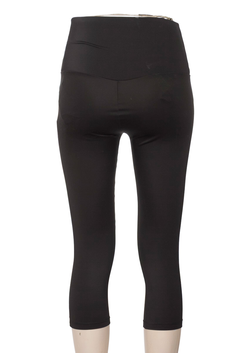 Ropa Deportiva / Salida de Baño color Negro - Azzorti