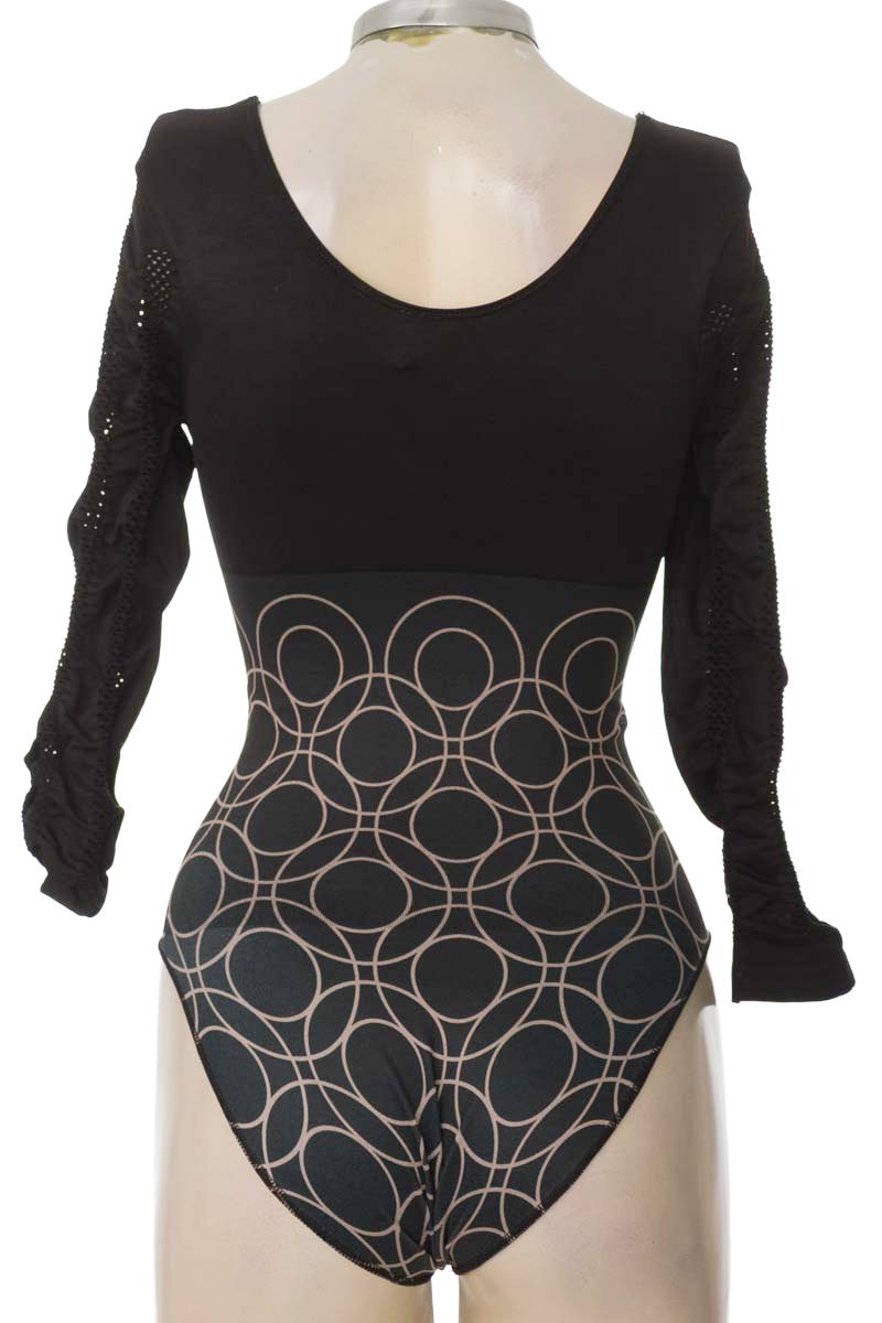 Top / Camiseta color Negro - Tall