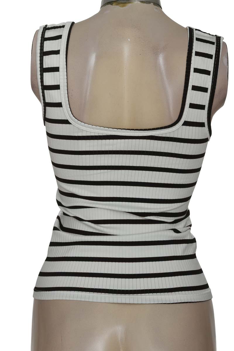 Top / Camiseta color Blanco - Closeando