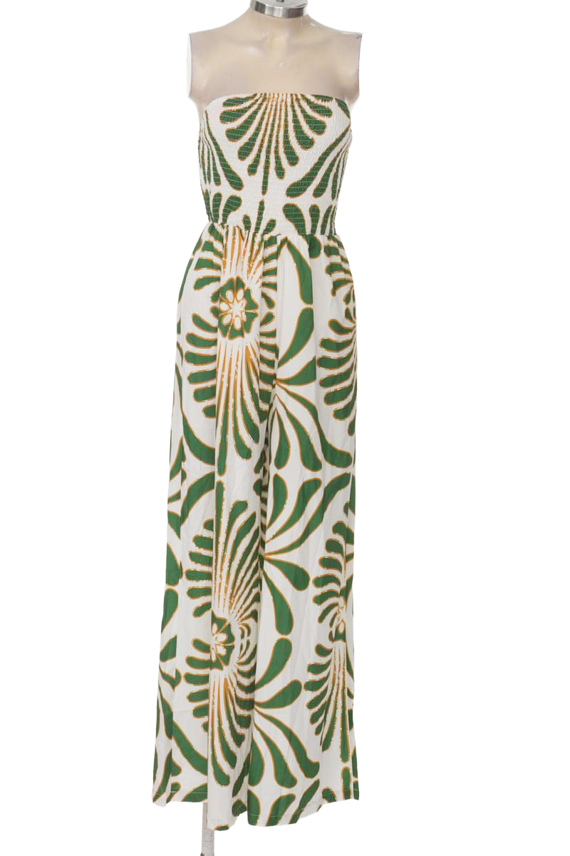 Vestido / Enterizo color Verde - Closeando