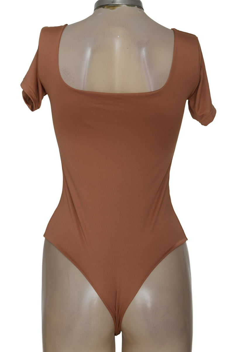 Top / Camiseta color Café - Closeando