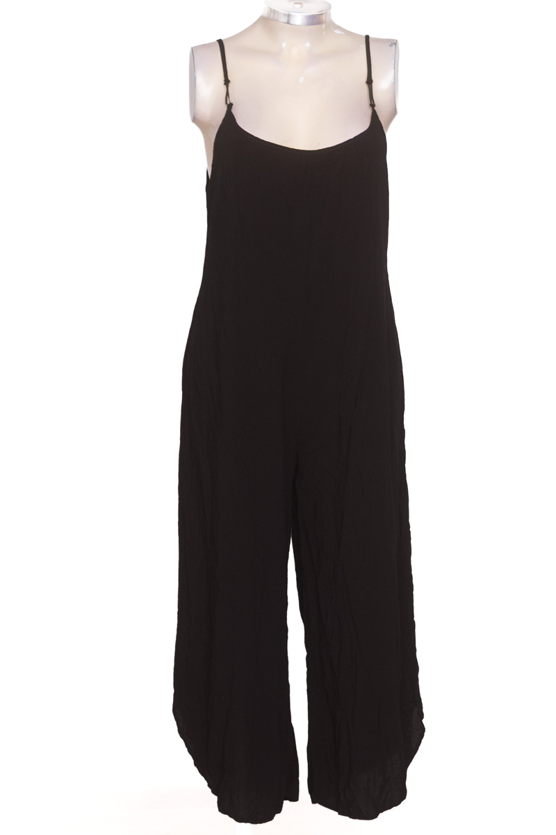 Vestido / Enterizo color Negro - Yerba Buena