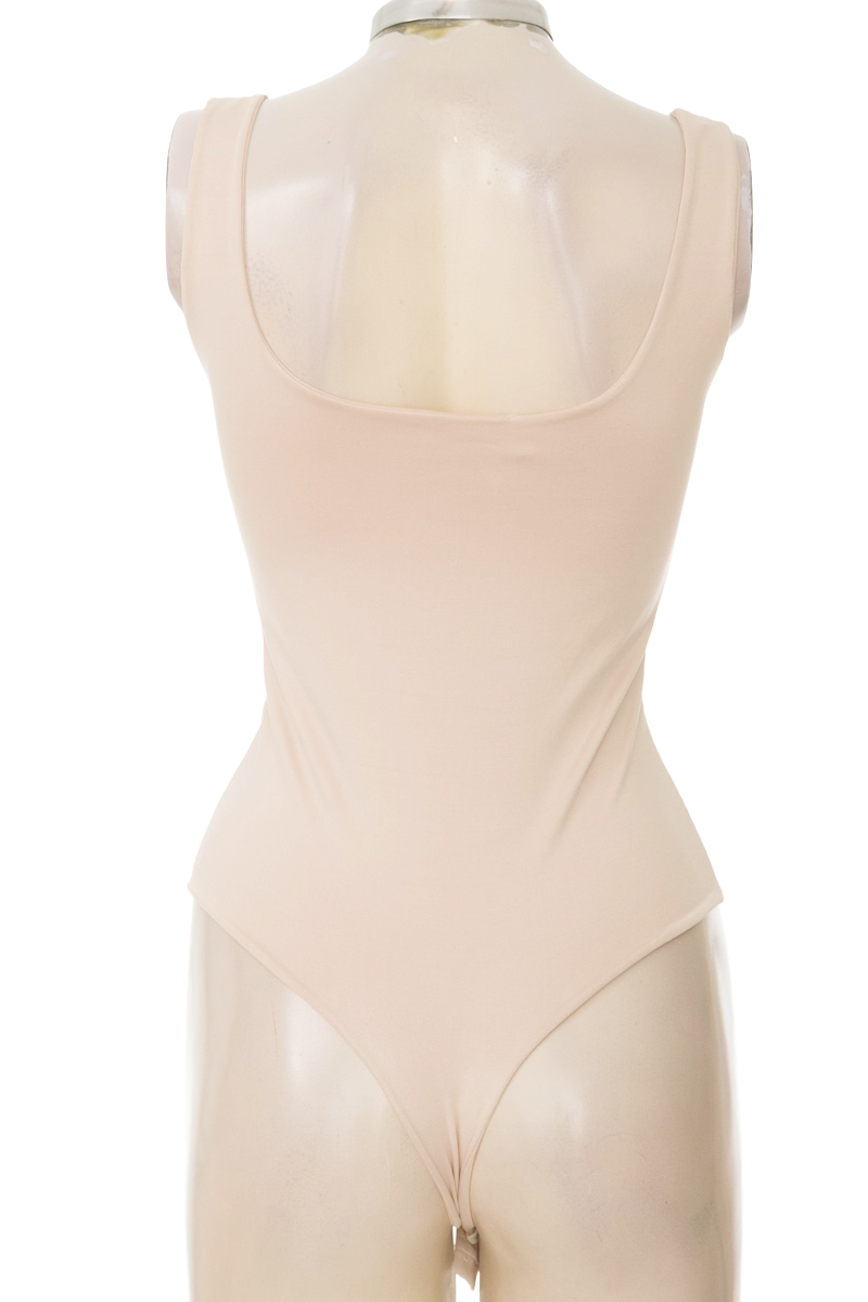 Top / Camiseta color Beige - Closeando