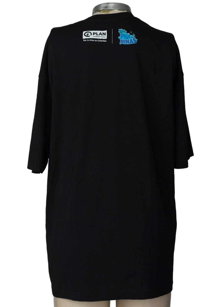 Top / Camiseta color Negro - Closeando