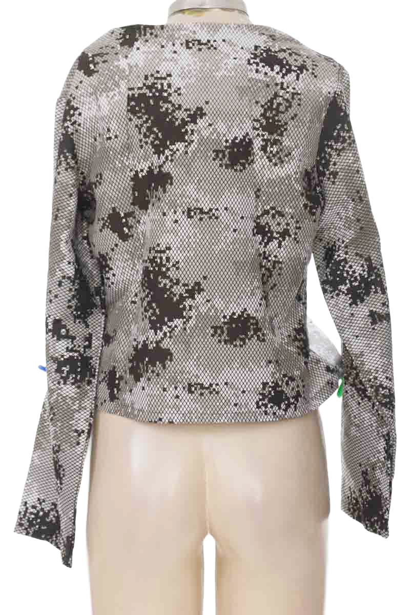 Chaqueta / Abrigo color Gris - Closeando