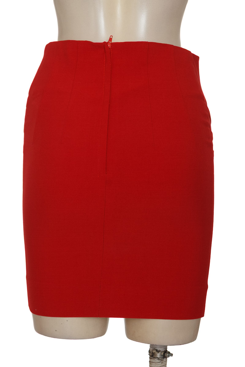 Falda color Rojo - Closeando