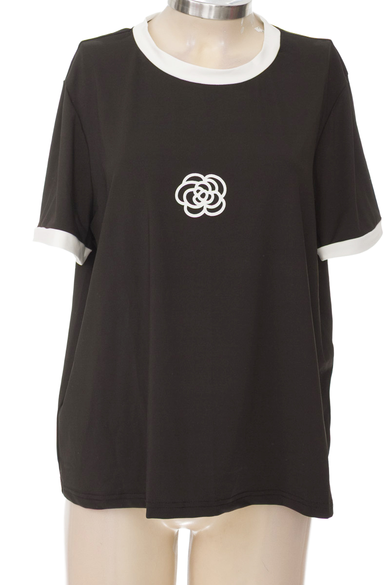 Top / Camiseta color Negro - Closeando