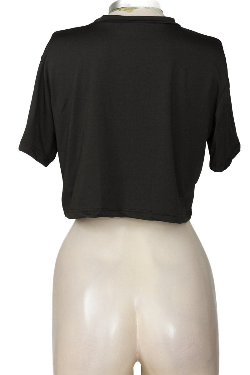 Top / Camiseta color Negro - Closeando