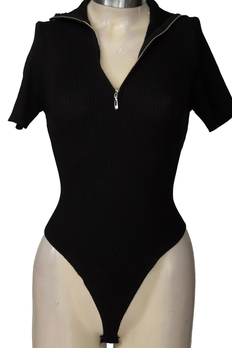 Top / Camiseta color Negro - Closeando