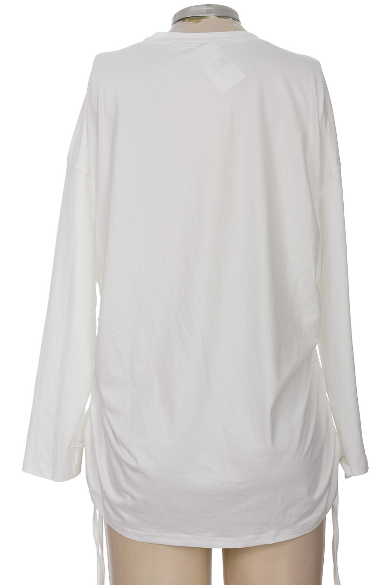 Sweater color Blanco - Closeando