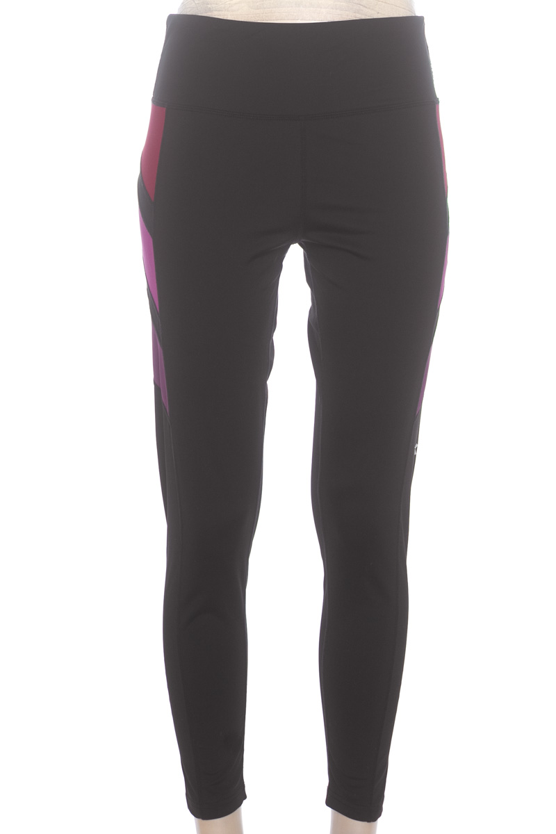 Ropa Deportiva / Salida de Baño color Negro - Diadora