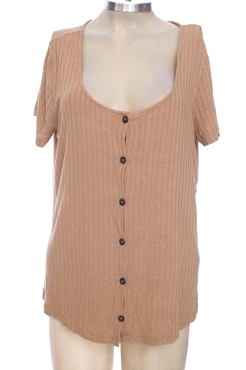 Top / Camiseta color Café - Facol talla M de Segunda Mano | Closeando