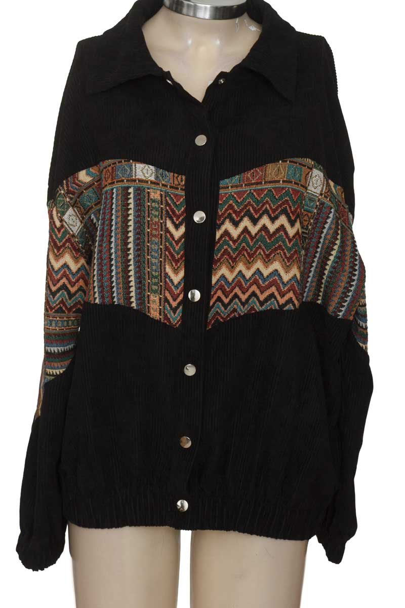 Chaqueta / Abrigo color Negro - Closeando