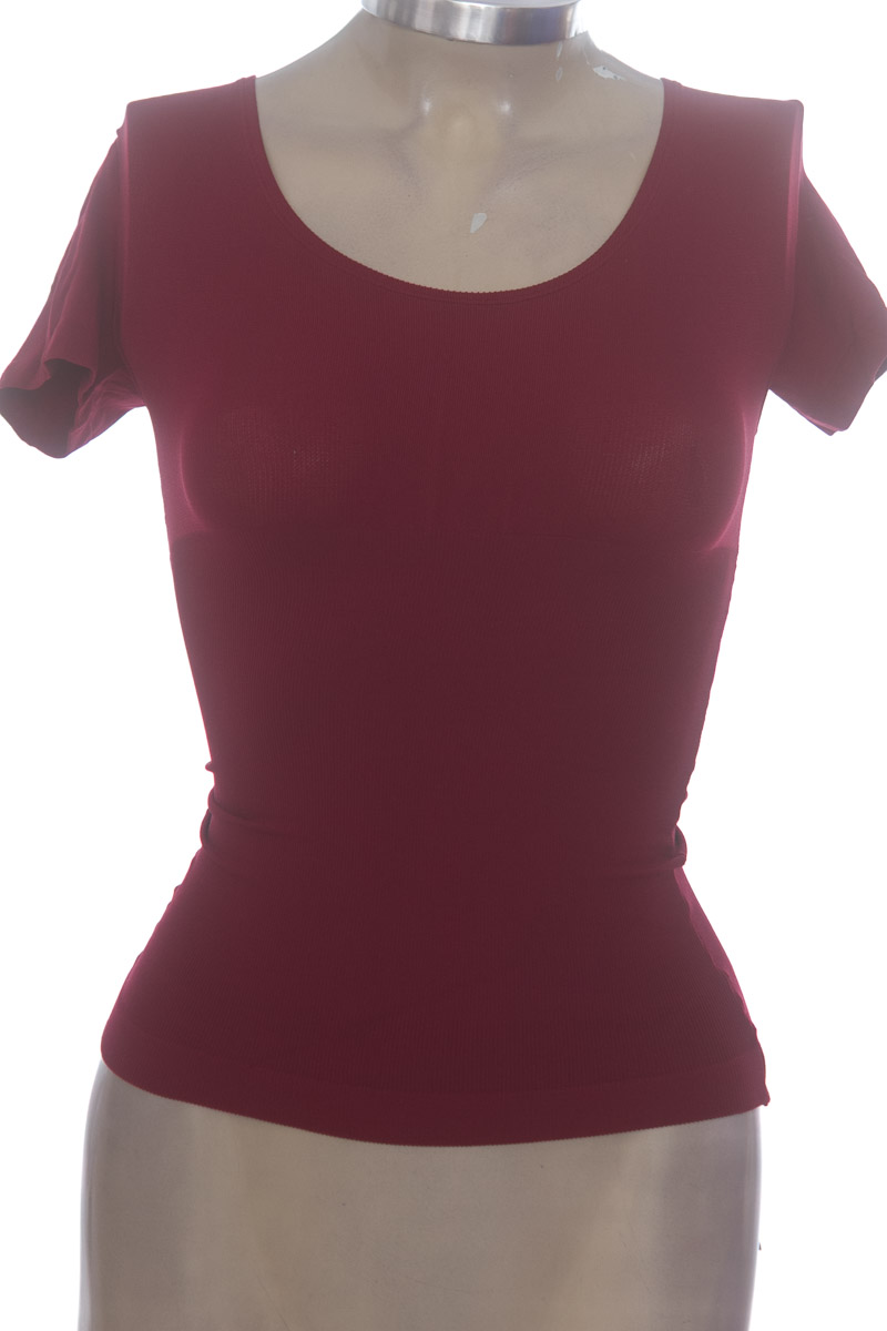 Top / Camiseta color Vinotinto - Closeando
